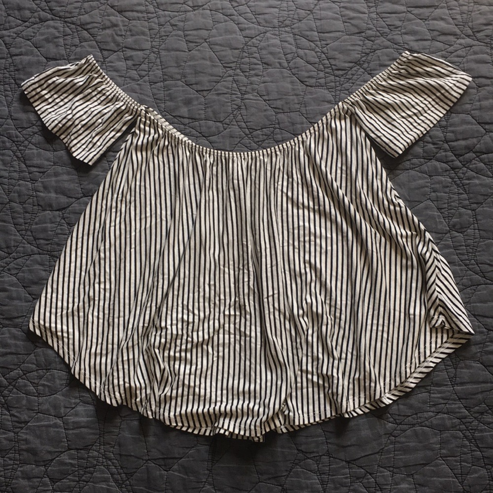 Tiny Willow Cold Shoulder Top size L